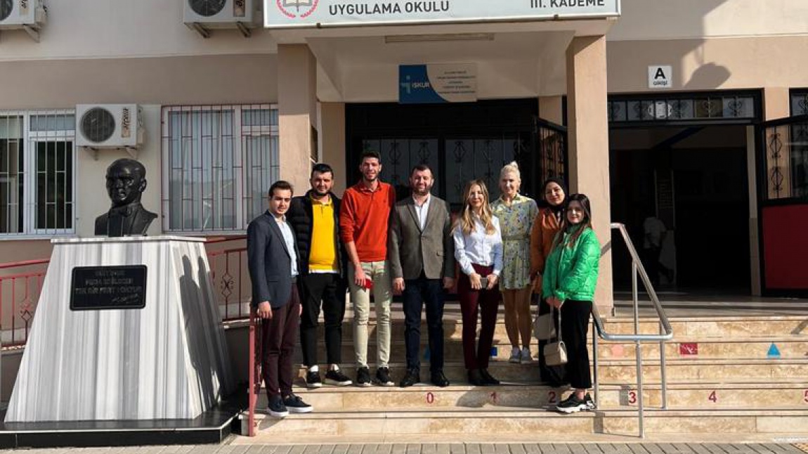 AK Parti Gençlik Kollarından Okulumuza Ziyaret